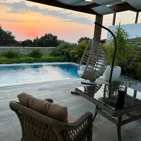 A Luxurious Seafront With A Private Pool Nicosia