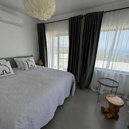 A Luxurious Seafront With A Private Pool Villa *